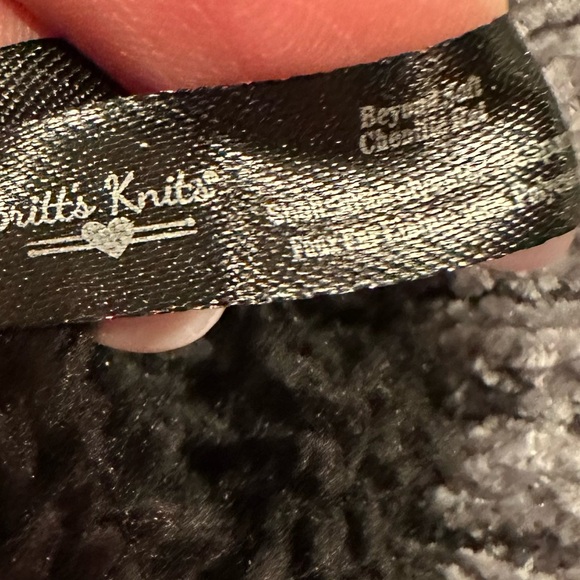 BRITTS KNITS GRAY BEYOND SOFT CHENILE BEANIE HAT - Picture 4 of 9